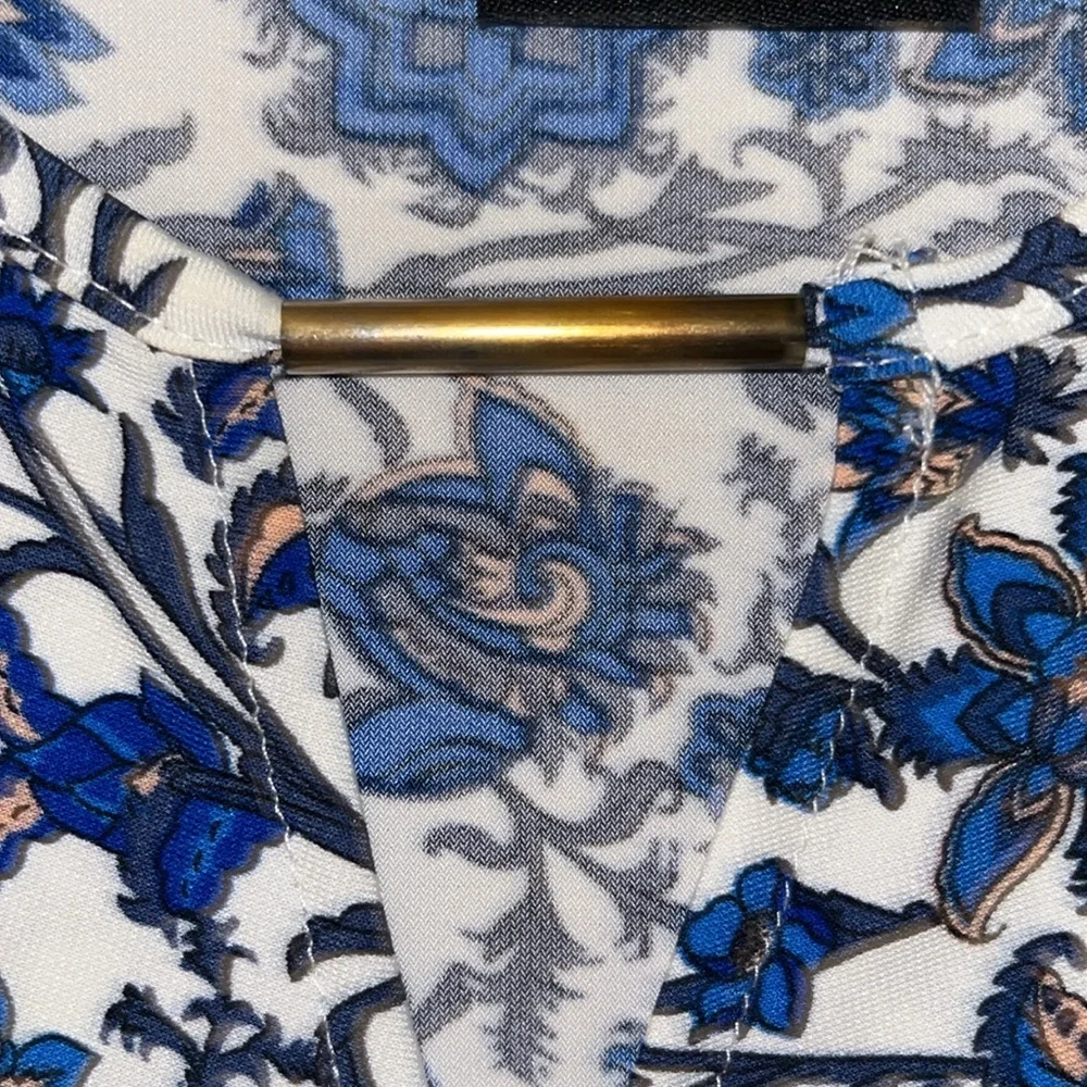 KNAPP STUDIO WHITE TANK WITH blue floral design - Picture 5 of 11